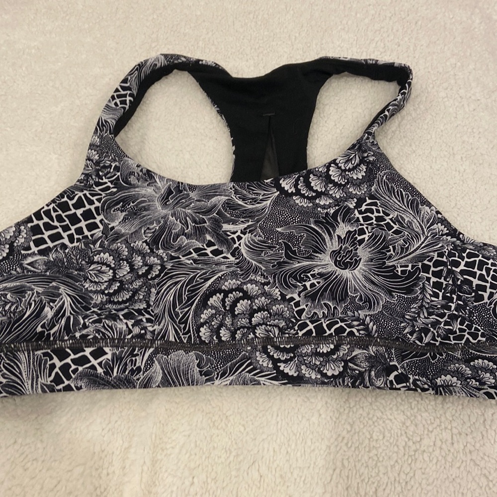 Lululemon sports bra